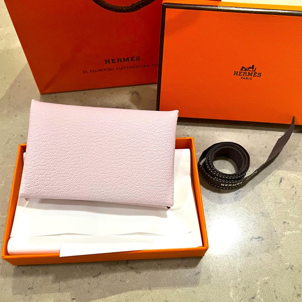 BNIB Hermes Calvi card case. Mauve Pale w/ Mysore leather